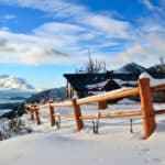 Nieve encantada: Aventura Patagónica con Trineos, Raquetas y Sabores Regionales